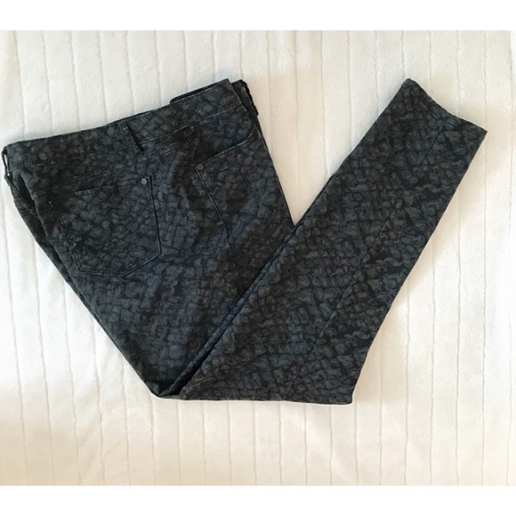 Simply Vera Vera Wang Embossed Skinny Stretch Ankle Pants – Size 16 - Picture 4 of 8